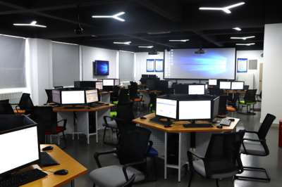 实验室软件与辅助设备概览